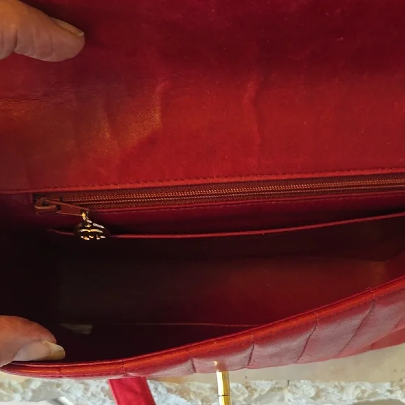 CHANEL Suede Red Shoulder Bag with Gold Hardware and Quilted Design - Picture 10 of 17